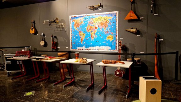Instrumente im rock´n´popmuseum Gronau