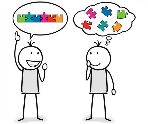 Zwei Strichmännchen mit Sprechblase und Puzzleteilen